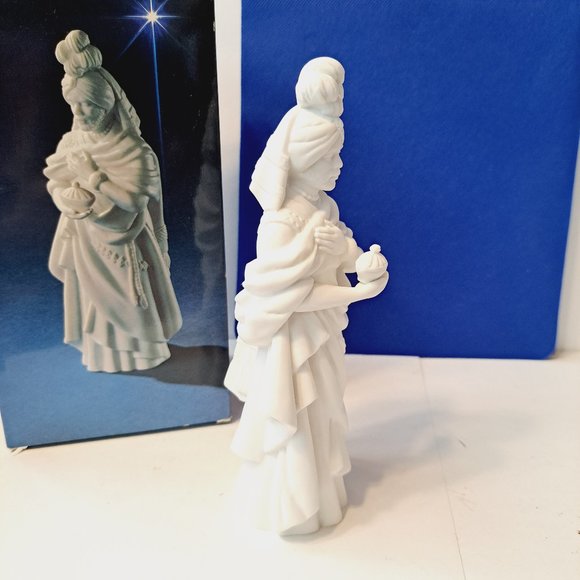 Avon Nativity Collectibles The Magi Kaspar 1982 Porcelain Figurine - Picture 11 of 15